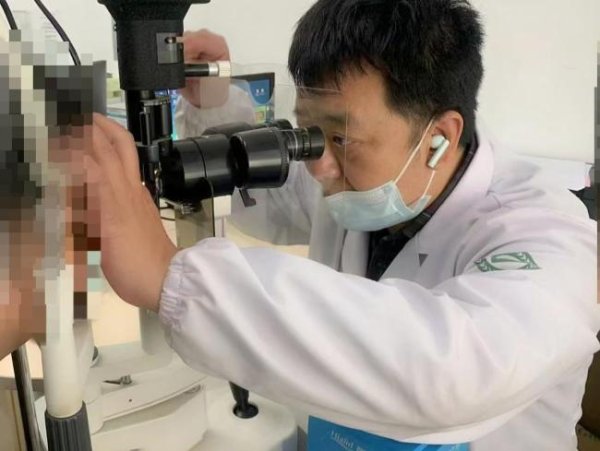 多多策略 女子右眼皮跳了7天慌到做噩梦 迷信引发焦虑